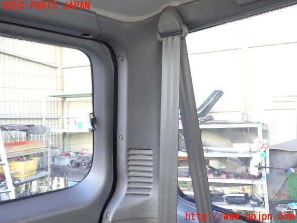 1UPJ-29237680]パジェロ(V45W)左リアピラートリム 中古_m0003.jpg