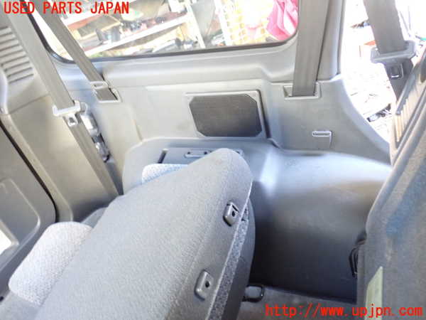 1UPJ-29237680]パジェロ(V45W)左リアピラートリム 中古_m0004.jpg