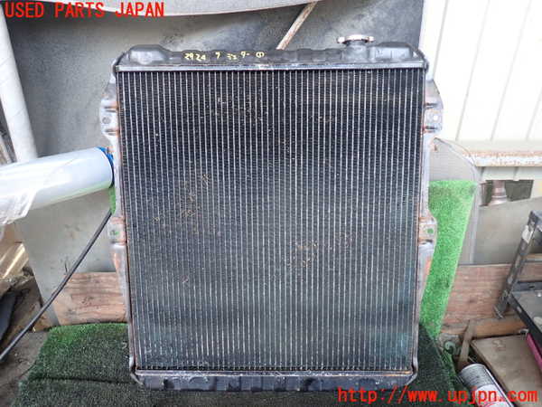 1UPJ-29242321]ハイラックスサーフ N130系 4ドア(KZN130W)ラジエーター1 中古_m0001.jpg