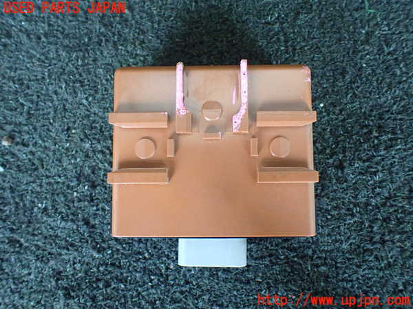 5UPJ-29246148]ハイラックスサーフ N130系 4ドア(KZN130W)コンピューター3 (アンテナリレー) 中古_m0003.jpg