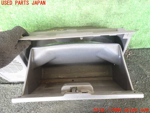 1UPJ-29247516]ハイラックスサーフ N130系 4ドア(KZN130W)グローブボックス1 中古_m0002.jpg