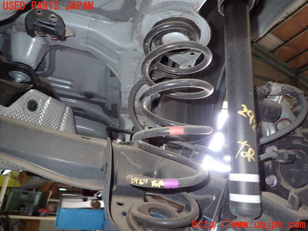 1UPJ-29275100]ヤリス(YARIS) クロス ハイブリッド(MXPJ10)右リアスプリング 中古_m0001.jpg