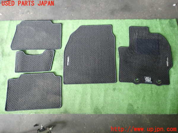 1UPJ-29277800]ヤリス(YARIS) クロス ハイブリッド(MXPJ10)フロアマット 中古_m0001.jpg