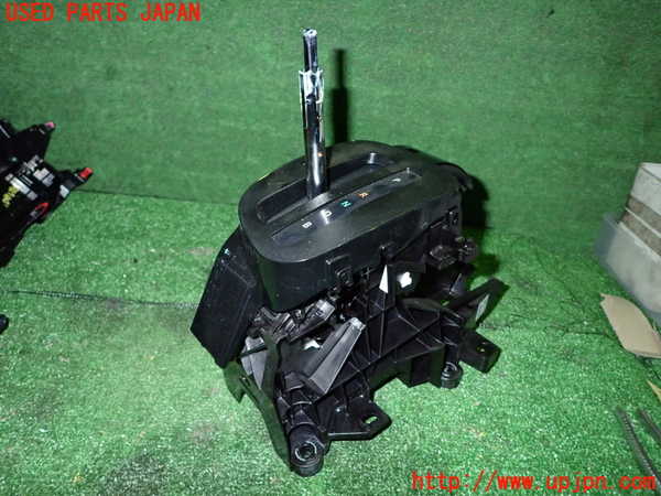 5UPJ-29277555]ヤリス(YARIS) クロス ハイブリッド(MXPJ10)ATシフトレバー 中古_m0001.jpg