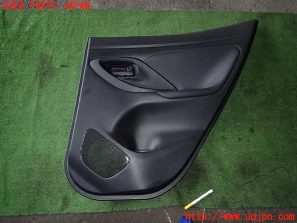 1UPJ-29271294]ヤリス(YARIS) クロス ハイブリッド(MXPJ10)右後ドア内張り 中古_m0001.jpg
