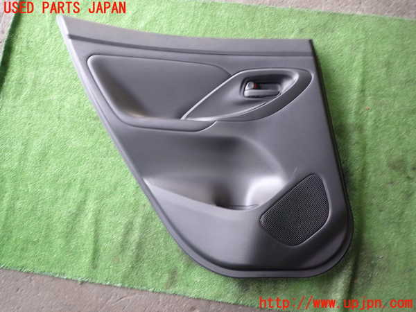 1UPJ-29271324]ヤリス(YARIS) クロス ハイブリッド(MXPJ10)左後ドア内張り 中古_m0001.jpg