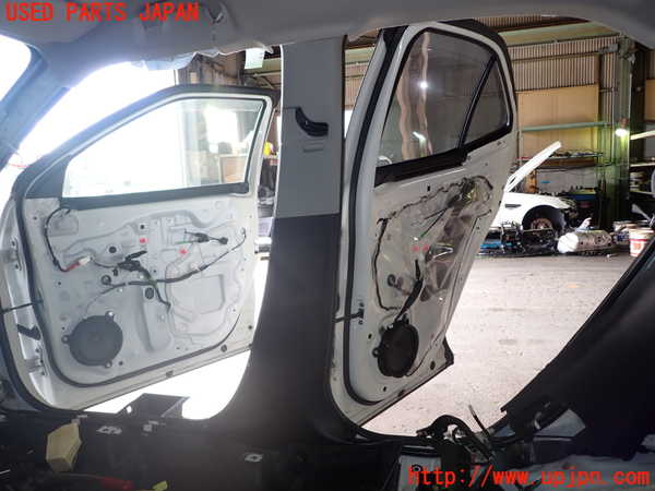 5UPJ-29277665]ヤリス(YARIS) クロス ハイブリッド(MXPJ10)右センターピラートリム 中古_m0001.jpg