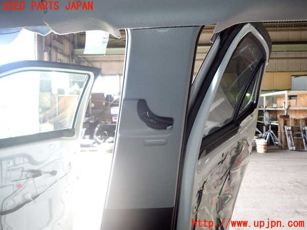 5UPJ-29277665]ヤリス(YARIS) クロス ハイブリッド(MXPJ10)右センターピラートリム 中古_m0002.jpg