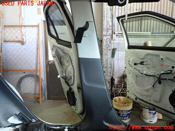 1UPJ-29277670]ヤリス(YARIS) クロス ハイブリッド(MXPJ10)左センターピラートリム 中古_m0001.jpg