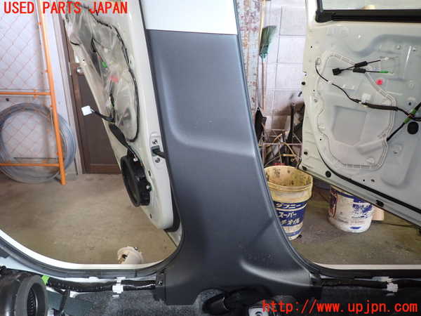 1UPJ-29277670]ヤリス(YARIS) クロス ハイブリッド(MXPJ10)左センターピラートリム 中古_m0003.jpg