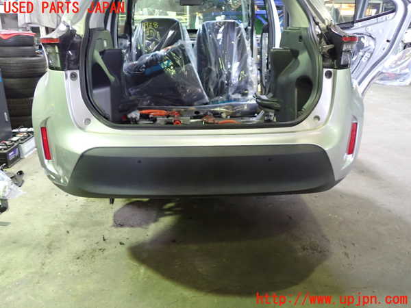 5UPJ-29281610]ヤリス(YARIS) クロス ハイブリッド(MXPJ15)リアバンパー 中古_m0001.jpg