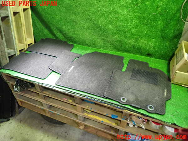 1UPJ-29287800]ヤリス(YARIS) クロス ハイブリッド(MXPJ15)フロアマット 中古_m0001.jpg