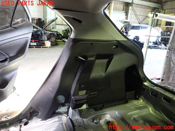 1UPJ-29287675]ヤリス(YARIS) クロス ハイブリッド(MXPJ15)右リアピラートリム 中古_m0001.jpg