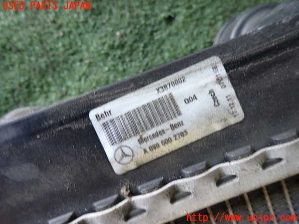 1UPJ-29302321]ベンツ SLK200 R172(172448)ラジエーター1 中古_m0004.jpg