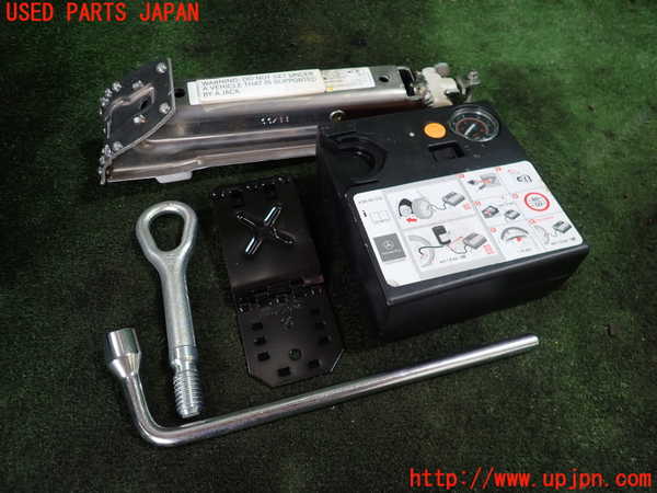 1UPJ-29307805]ベンツ SLK200 R172(172448)車載工具 中古_m0001.jpg