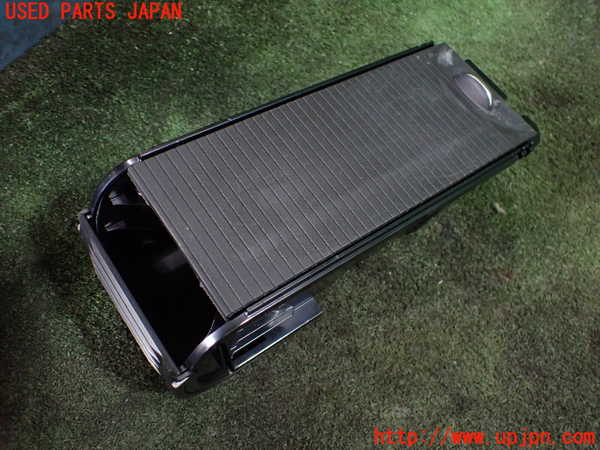 1UPJ-29307810]ベンツ SLK200 R172(172448)ドリンクホルダー 中古_m0001.jpg