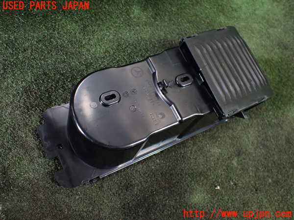 1UPJ-29307810]ベンツ SLK200 R172(172448)ドリンクホルダー 中古_m0004.jpg