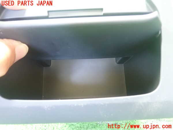 1UPJ-29317841]ボルボ・XC40(XB420TXCM2)小物入れ1 中古_m0002.jpg