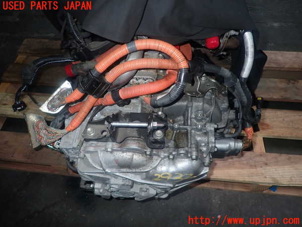 1UPJ-29323010]レクサス・CT200h(ZWA10)ミッション AT 2ZR-FXE 中古_m0002.jpg