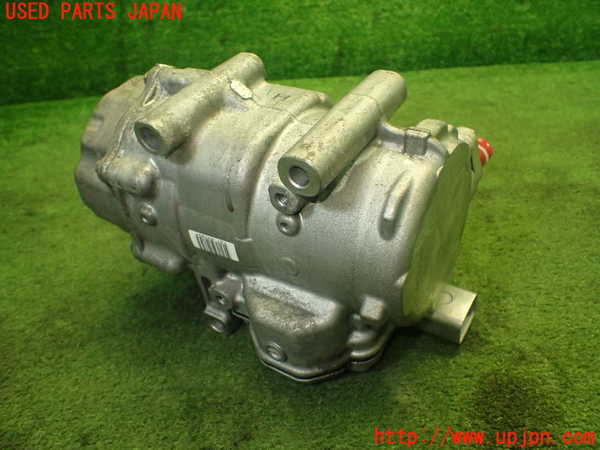 5UPJ-29326025]レクサス・CT200h(ZWA10)エアコンコンプレッサー 中古_m0002.jpg