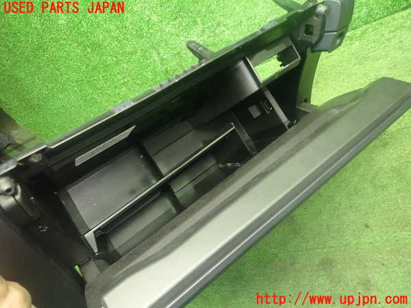 1UPJ-29327516]レクサス・CT200h(ZWA10)グローブボックス1 中古_m0003.jpg