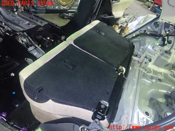 5UPJ-29327385]レクサス・CT200h(ZWA10)リアシート 中古_m0004.jpg