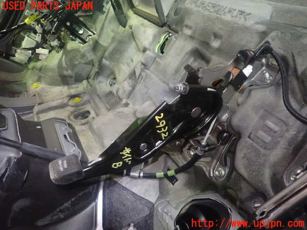 1UPJ-29327550]レクサス・CT200h(ZWA10)サイドブレーキレバー 中古_m0001.jpg