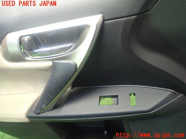 1UPJ-29321264]レクサス・CT200h(ZWA10)左前ドア内張り 中古_m0002.jpg