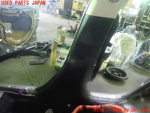 5UPJ-29327665]レクサス・CT200h(ZWA10)右センターピラートリム 中古_m0003.jpg