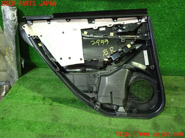 1UPJ-29331294]レヴォーグ(VN5)右後ドア内張り 中古_m0005.jpg