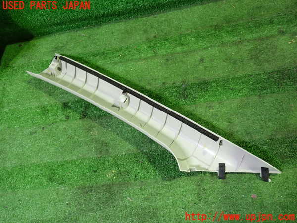 1UPJ-29337655]レヴォーグ(VN5)右フロントピラートリム 中古_m0003.jpg