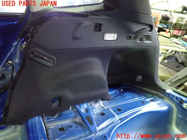 1UPJ-29337675]レヴォーグ(VN5)右リアピラートリム 中古_m0004.jpg