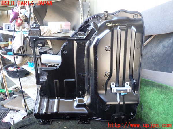 5UPJ-29342160]NV350 キャラバン バン(VW2E26)エンジンアッパーカバー 中古_m0001.jpg