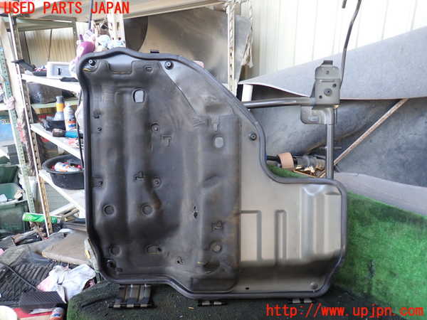 5UPJ-29342160]NV350 キャラバン バン(VW2E26)エンジンアッパーカバー 中古_m0002.jpg