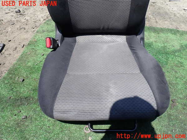 1UPJ-29347065]NV350 キャラバン バン(VW2E26)助手席シート 中古_m0003.jpg