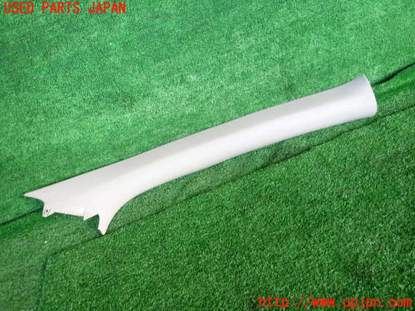 2UPJ-29357655]ルノー・ルーテシア(RF4C)右フロントピラートリム 中古_m0001.jpg