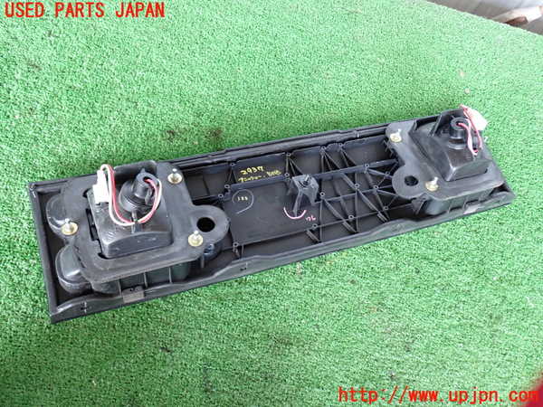 2UPJ-29371559]フェアレディZ(GCZ32)リアフィニッシャー 中古_m0004.jpg