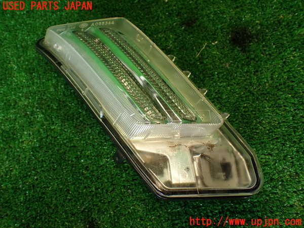 2UPJ-29391150]ボルボ・XC60(DB4204TXC)右コーナーランプ 中古_m0001.jpg