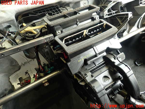 2UPJ-29396081]ボルボ・XC60(DB4204TXC)エバポレーター1 中古_m0001.jpg