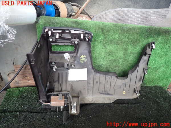 1UPJ-29427842]CX-8(KG2P)小物入れ2 中古_m0004.jpg