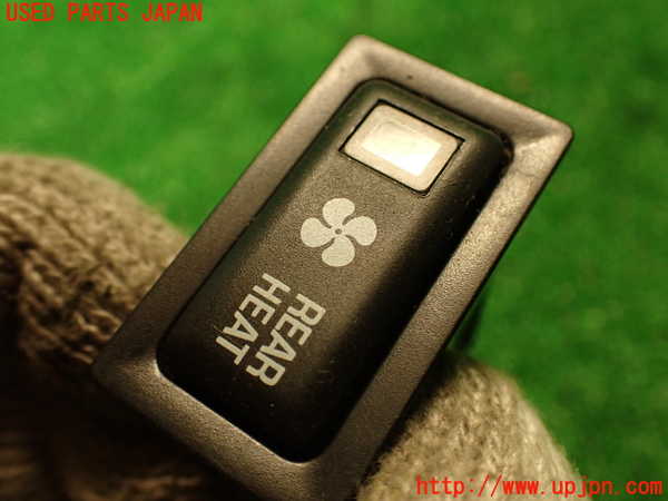 2UPJ-29446307]ハイエースワゴン100系(KZH106W)スイッチ2 (REAR HEAT) 中古_m0002.jpg