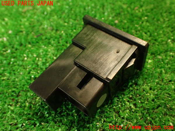 2UPJ-29446307]ハイエースワゴン100系(KZH106W)スイッチ2 (REAR HEAT) 中古_m0003.jpg