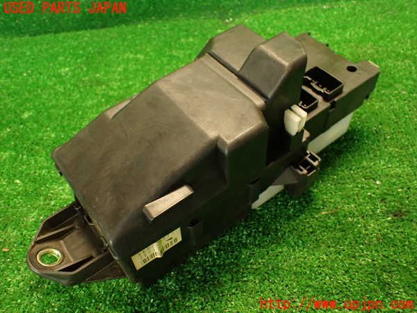 2UPJ-29446741]ハイエースワゴン100系(KZH106W)ヒューズボックス1 中古_m0001.jpg