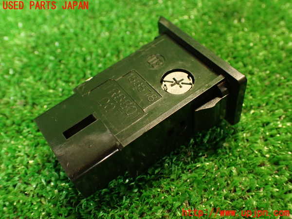 2UPJ-29446290]ハイエースワゴン100系(KZH106W)ハザードスイッチ 中古_m0003.jpg