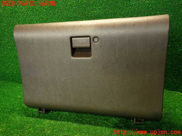 2UPJ-29447516]ハイエースワゴン100系(KZH106W)グローブボックス1 中古_m0001.jpg