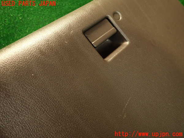 2UPJ-29447516]ハイエースワゴン100系(KZH106W)グローブボックス1 中古_m0002.jpg