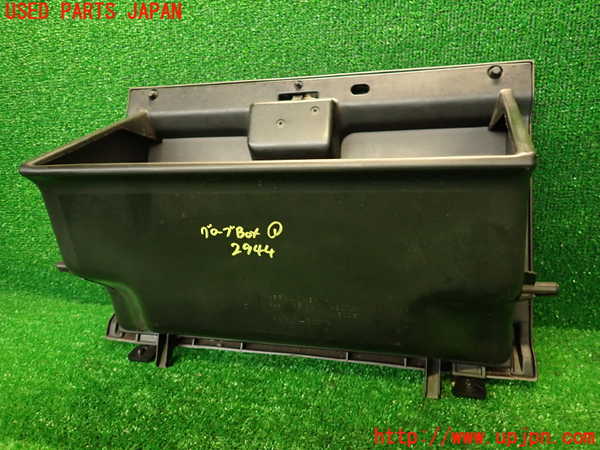 2UPJ-29447516]ハイエースワゴン100系(KZH106W)グローブボックス1 中古_m0005.jpg