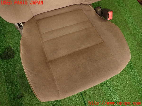 2UPJ-29447035]ハイエースワゴン100系(KZH106W)運転席シート 中古_m0002.jpg