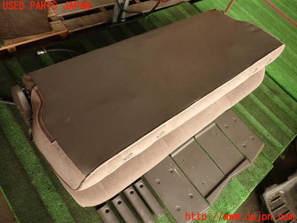 5UPJ-29447210]ハイエースワゴン100系(KZH106W)3列目シート 中古_m0004.jpg