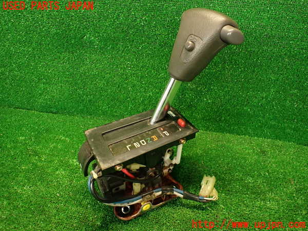 2UPJ-29447555]ハイエースワゴン100系(KZH106W)ATシフトレバー 中古_m0001.jpg